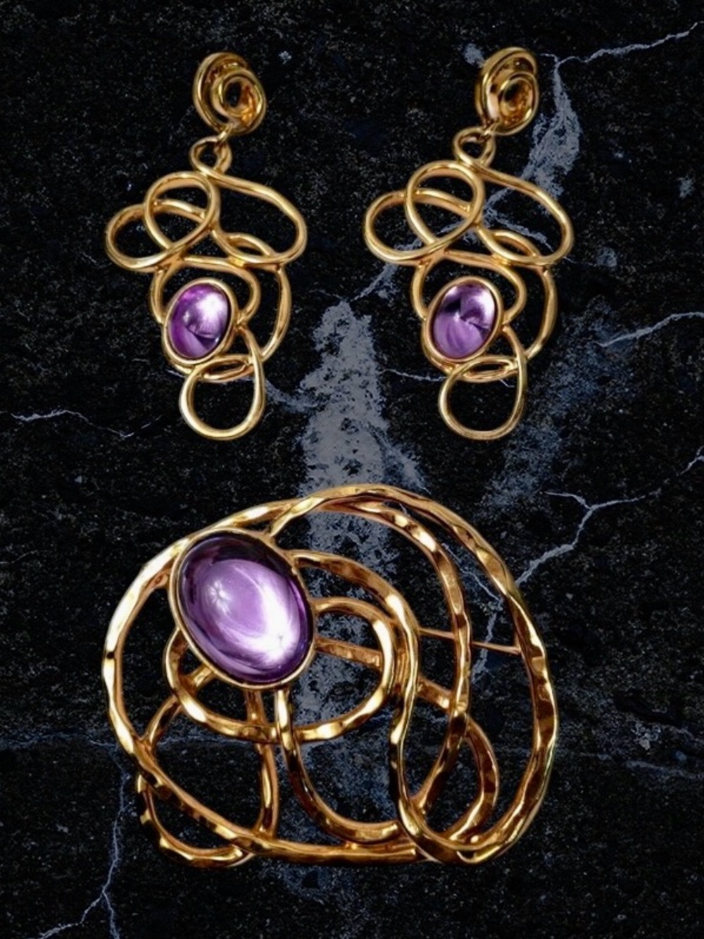 Vintage Avon “Golden Web” 1992 Gold-Tone Brooch & Earrings w/ Purple Cabochons - Picture 11 of 11